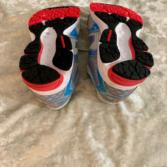 NWOT New Balance 580v4 Running Sneakers - Picture 4 of 4